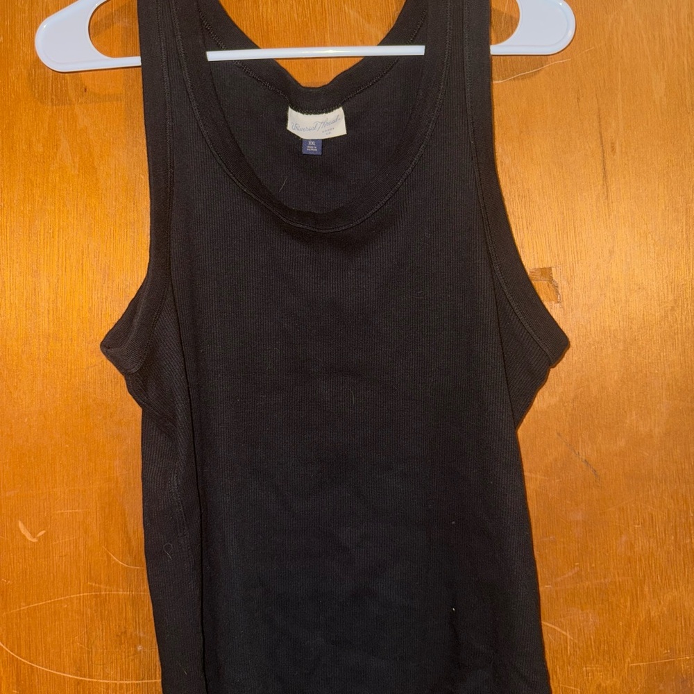 2 Universal Thread Sleeveless Tank Top One Black, One Green (3X)